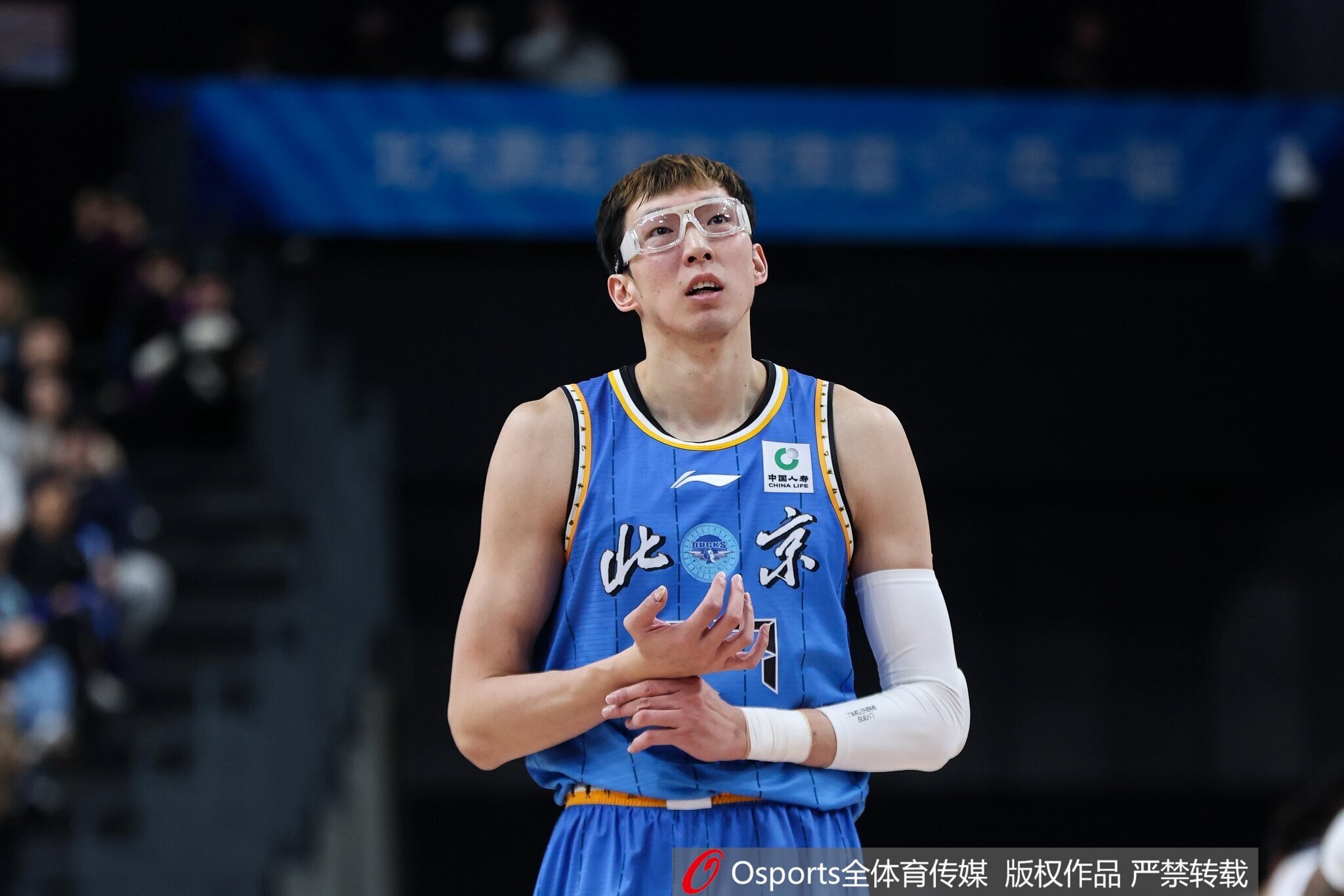 Bandao体育中心-周琦30岁生日!北京官博送祝福:生日快乐🎂新岁继续并肩拼到底